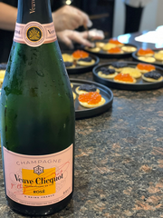Champagnersause bei Wein-Musketier Salach mit Kaviar